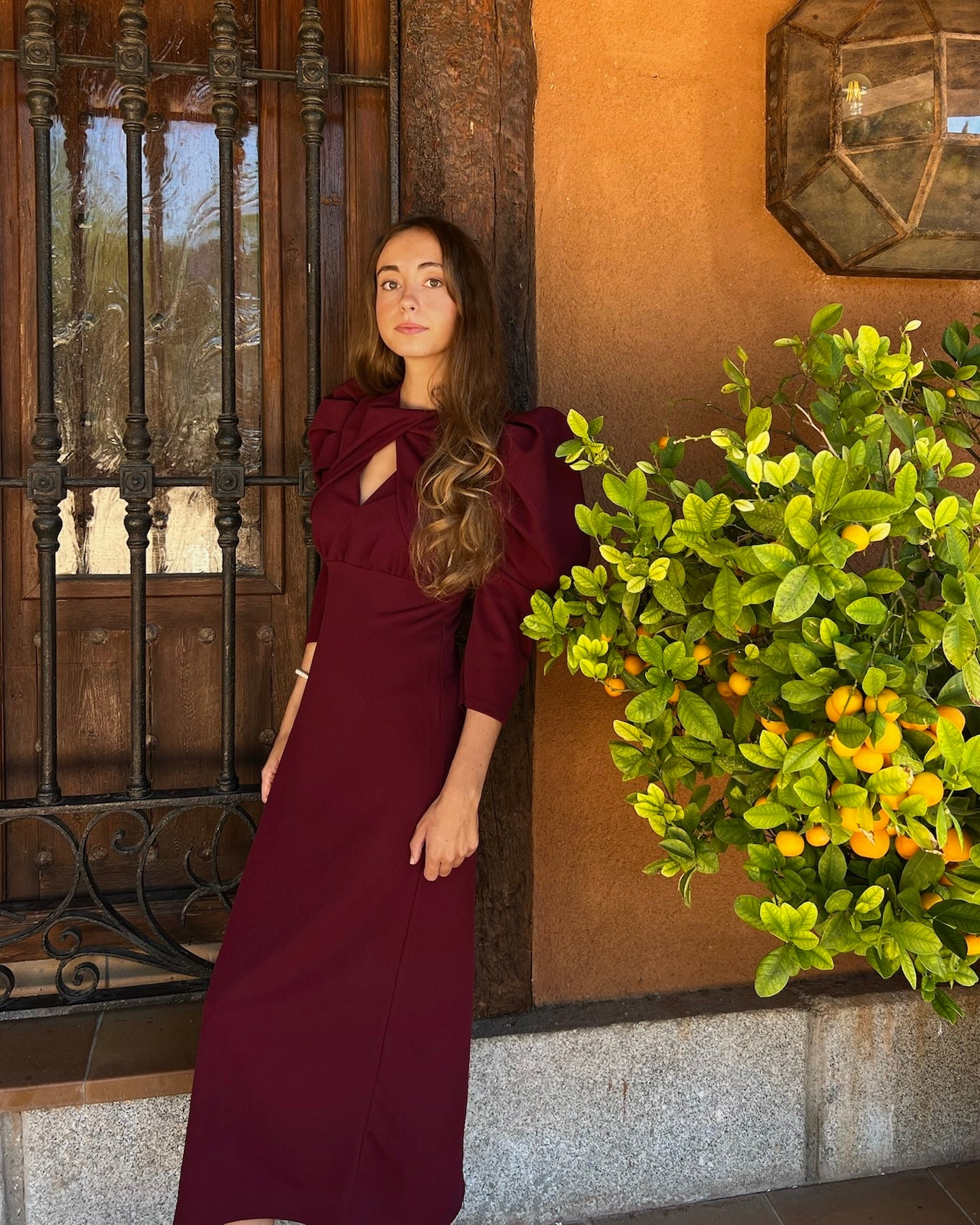 VESTIDO HOMBROS GRANATE