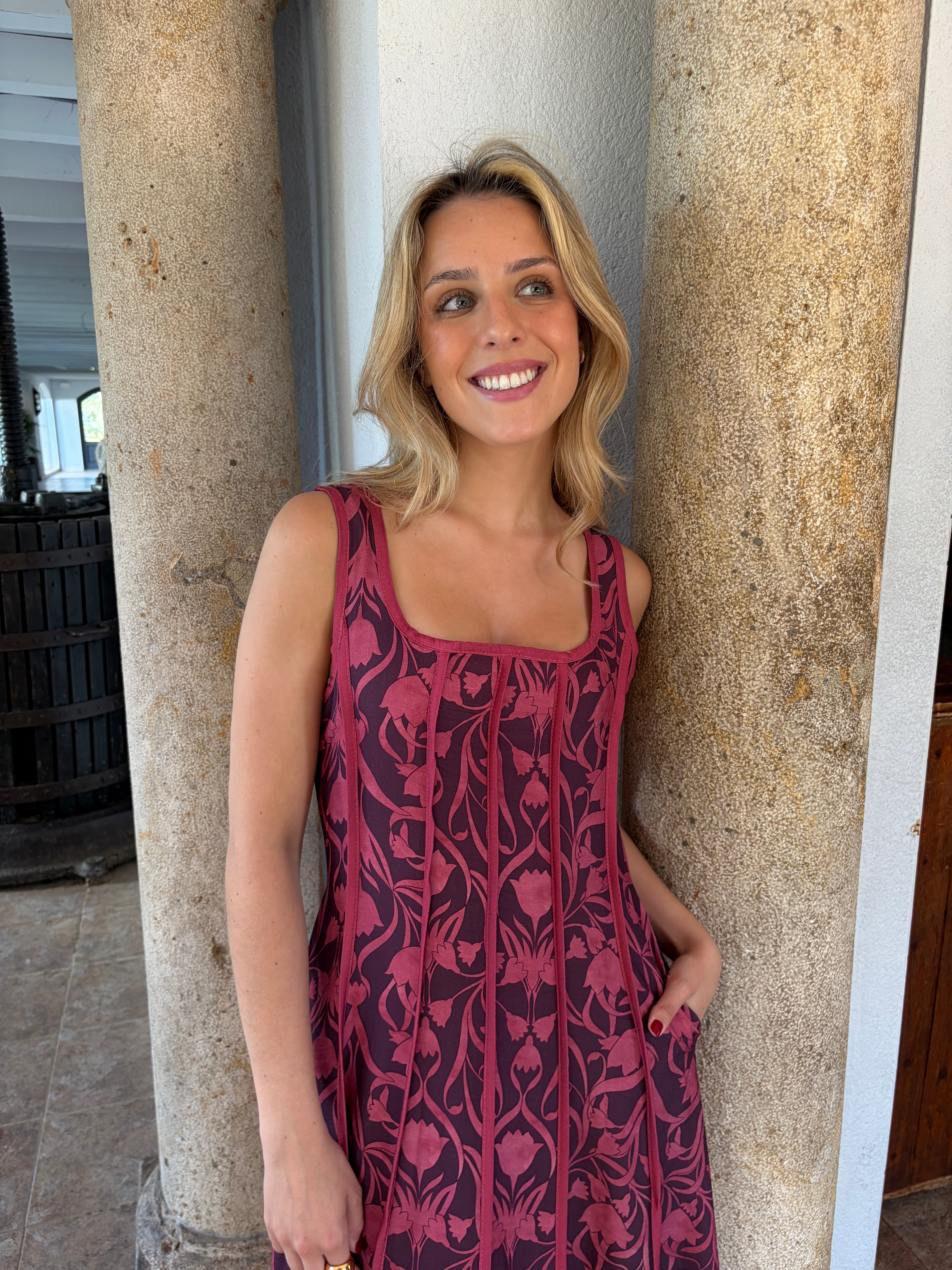 VESTIDO COSTURAS FLORES - ONCE28
