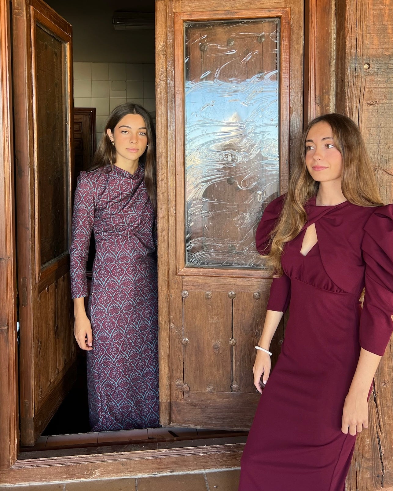 VESTIDO HOMBROS GRANATE