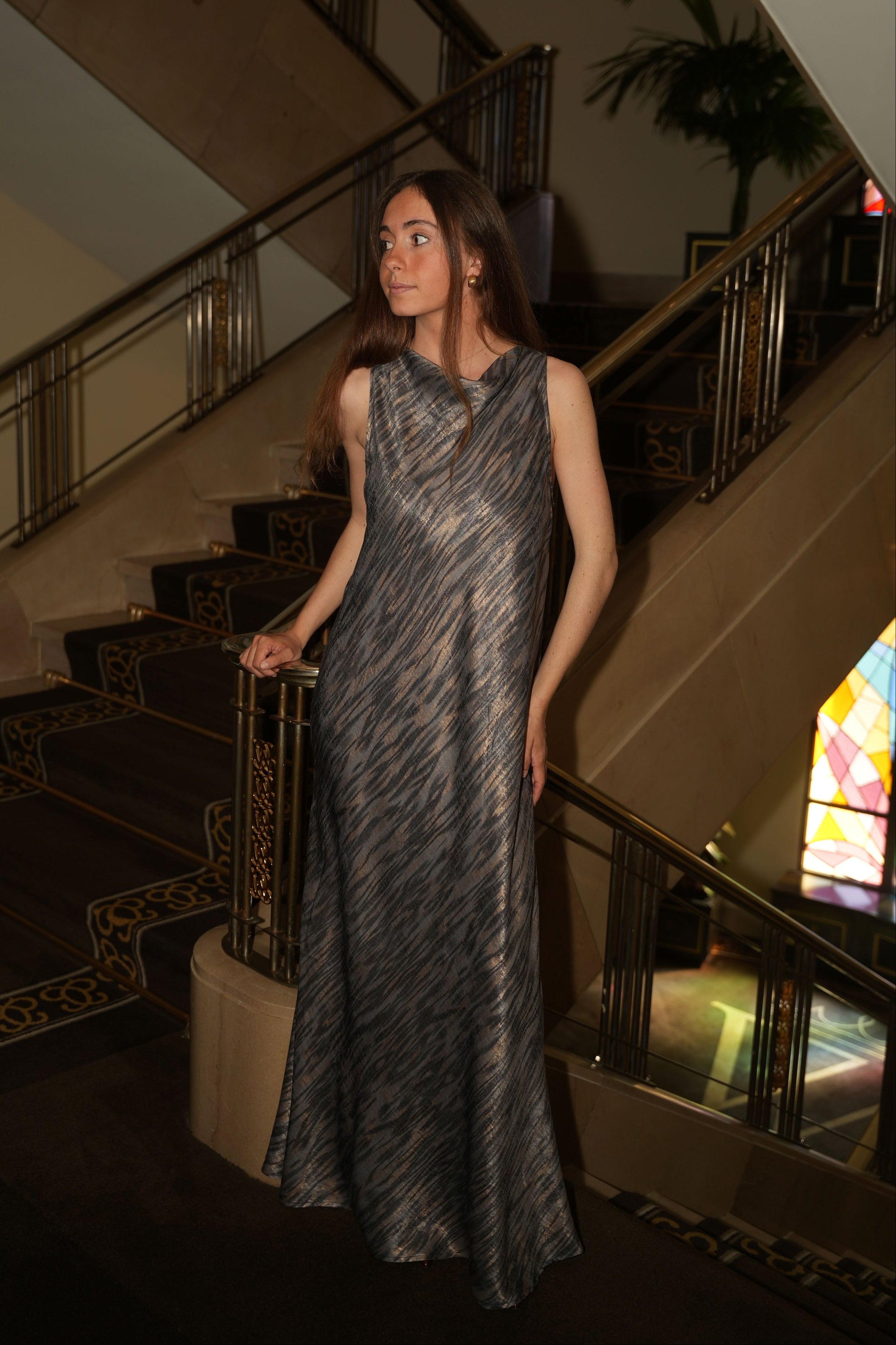 VESTIDO RASO ESTAMPADO GRIS - ONCE28