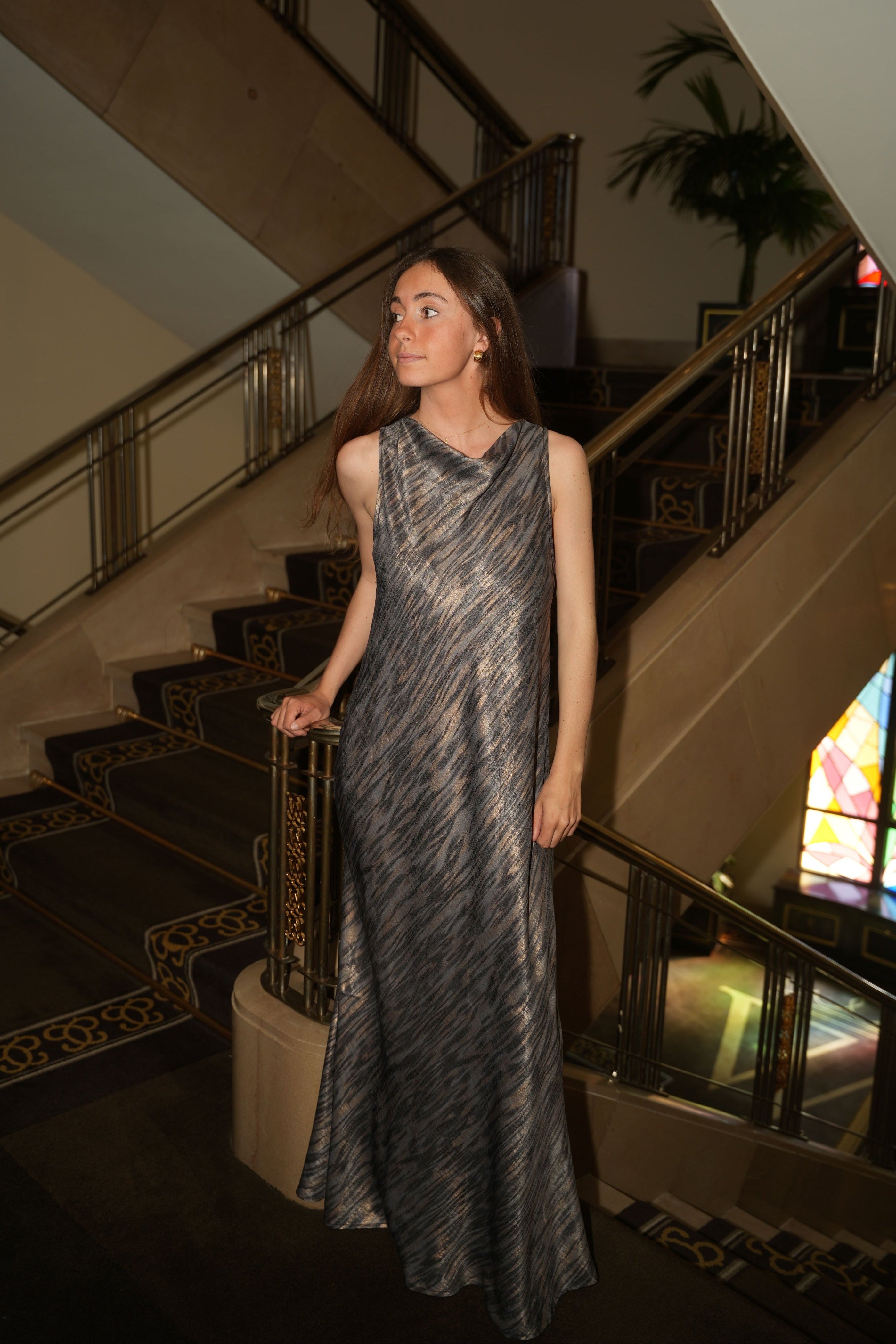 VESTIDO RASO ESTAMPADO GRIS - ONCE28