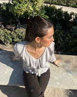 BLUSA VOLANTES BRILLI BEIGE - ONCE28
