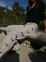 PANTALÓN TACHUELAS GRANDES BEIGE - ONCE28