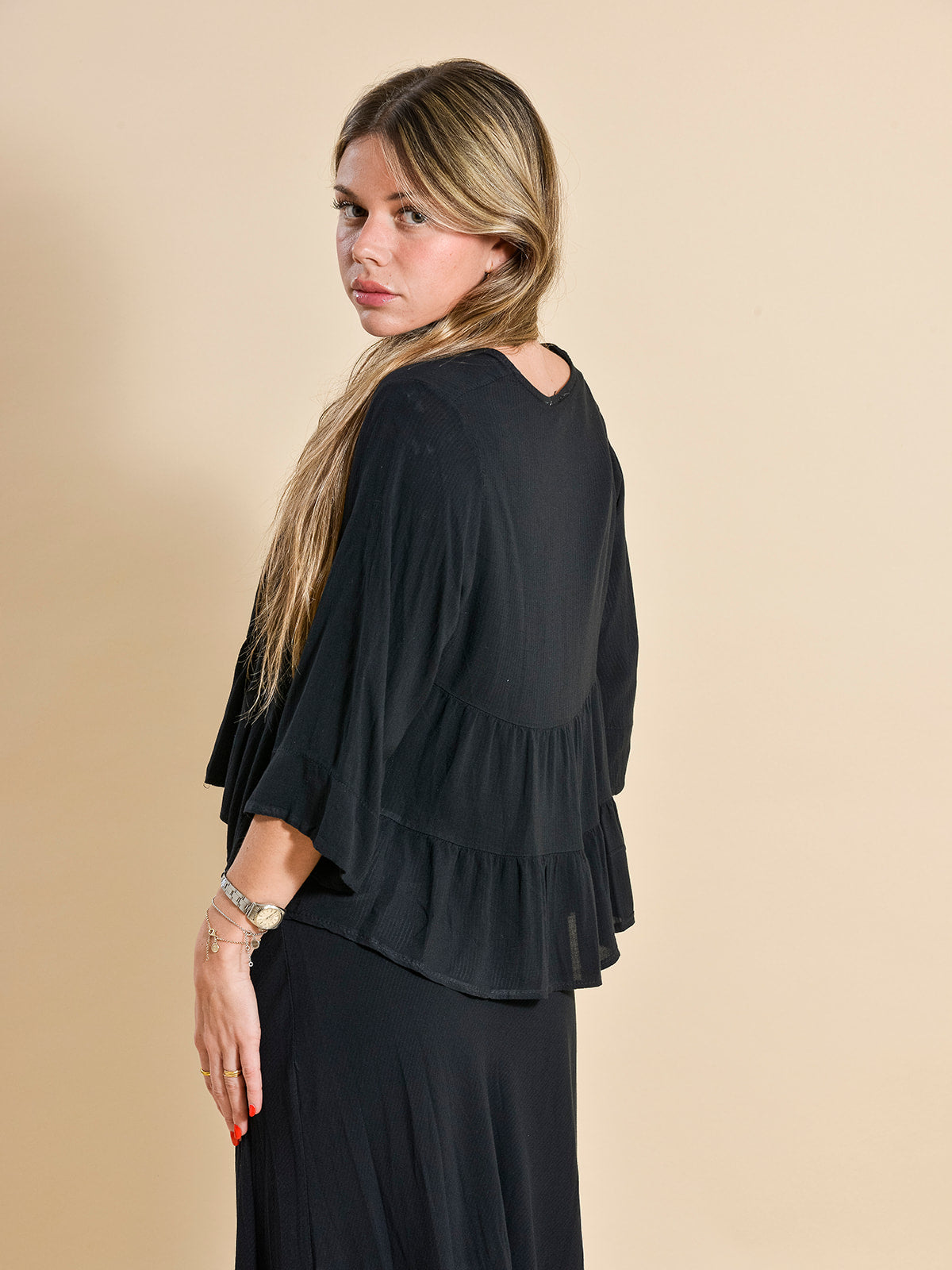 CAMISA VOLANTE BAJO NEGRA