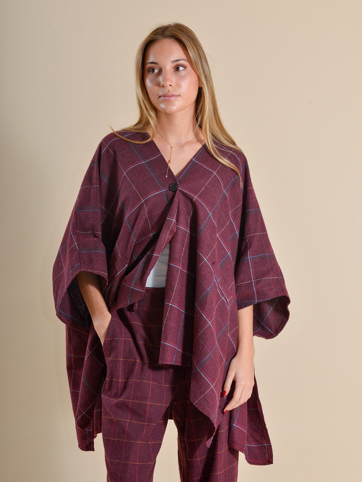 PONCHO CUADROS GRANATE - ONCE28