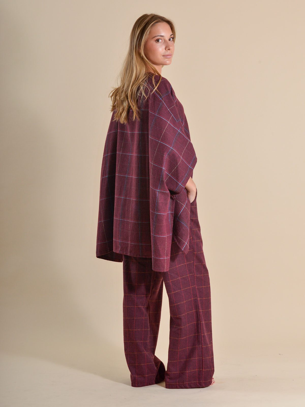 PONCHO CUADROS GRANATE - ONCE28