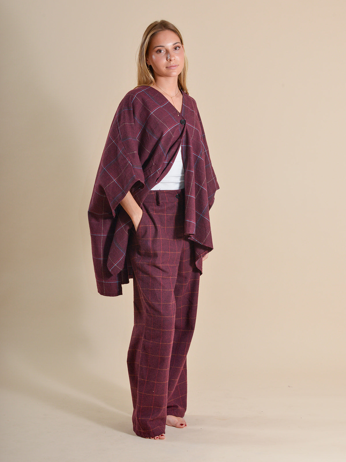 PONCHO CUADROS GRANATE - ONCE28