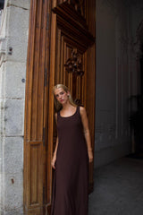 VESTIDO LISO MARRÓN