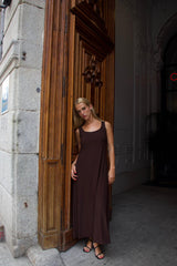 VESTIDO LISO MARRÓN