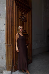 VESTIDO LISO MARRÓN