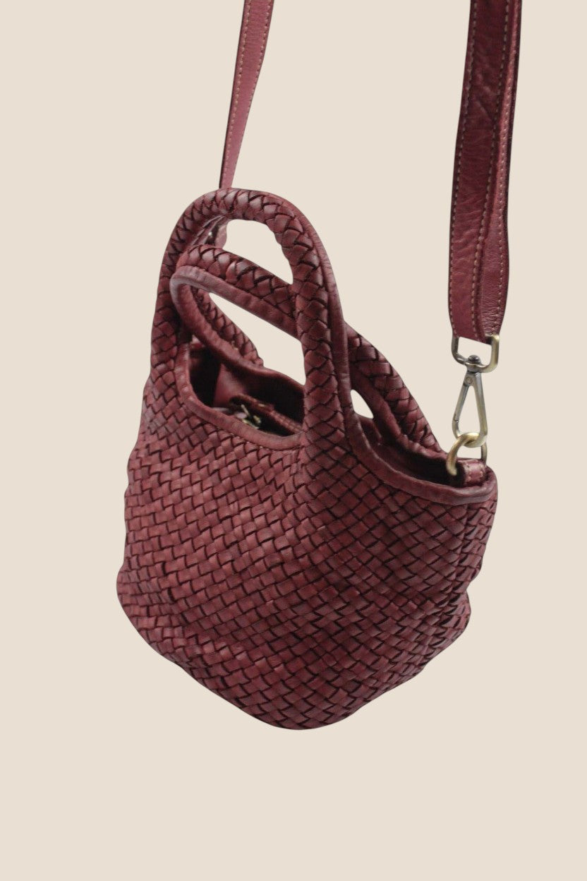 BOLSO TRENZADO PEQUEÑO GRANATE - ONCE28